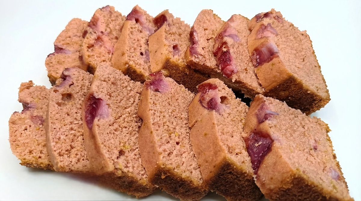 Eggless Strawberry Cake Recipe
