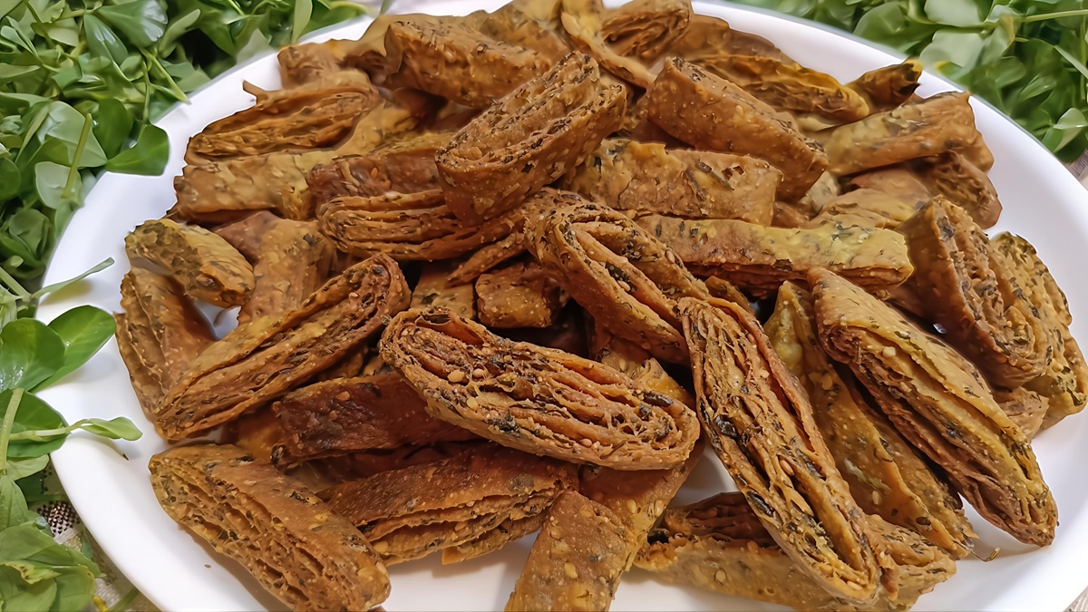 Hari Methi Ki Kurkuri Masala Mathri