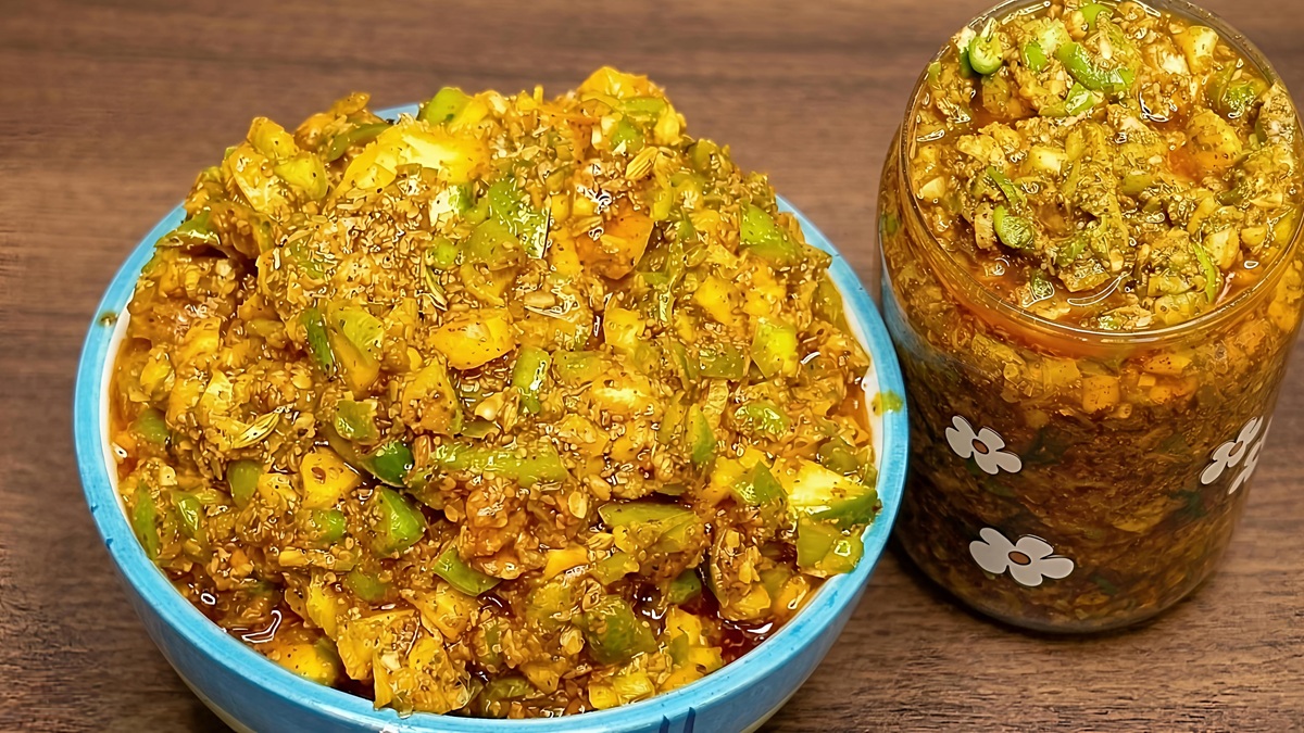 Instant Aam Mirchi Achar Recipe (Instant Mango & Chili Pickle)